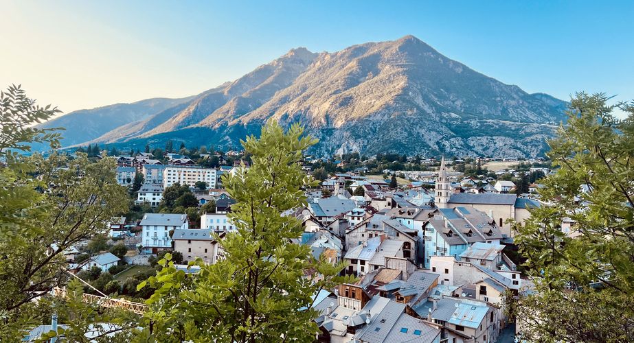 Guillestre stadje verderop Guillestre stadje verderop